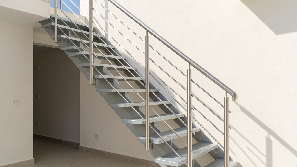 Escaleras metálicas en Menorca