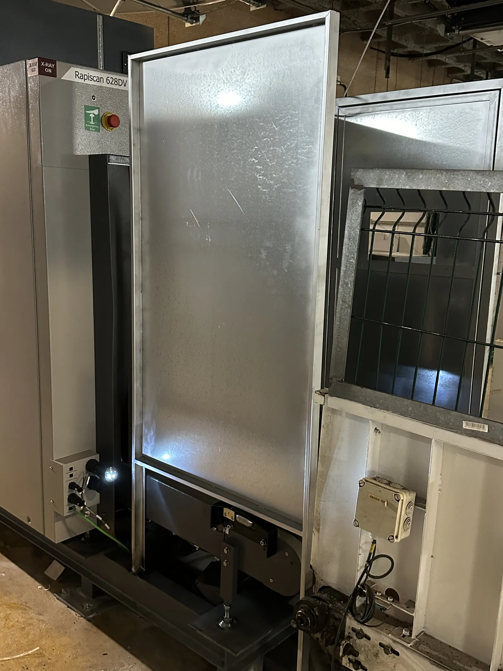 Bancada para escáner de seguridad en el aeropuerto de Menorca - imagen 10