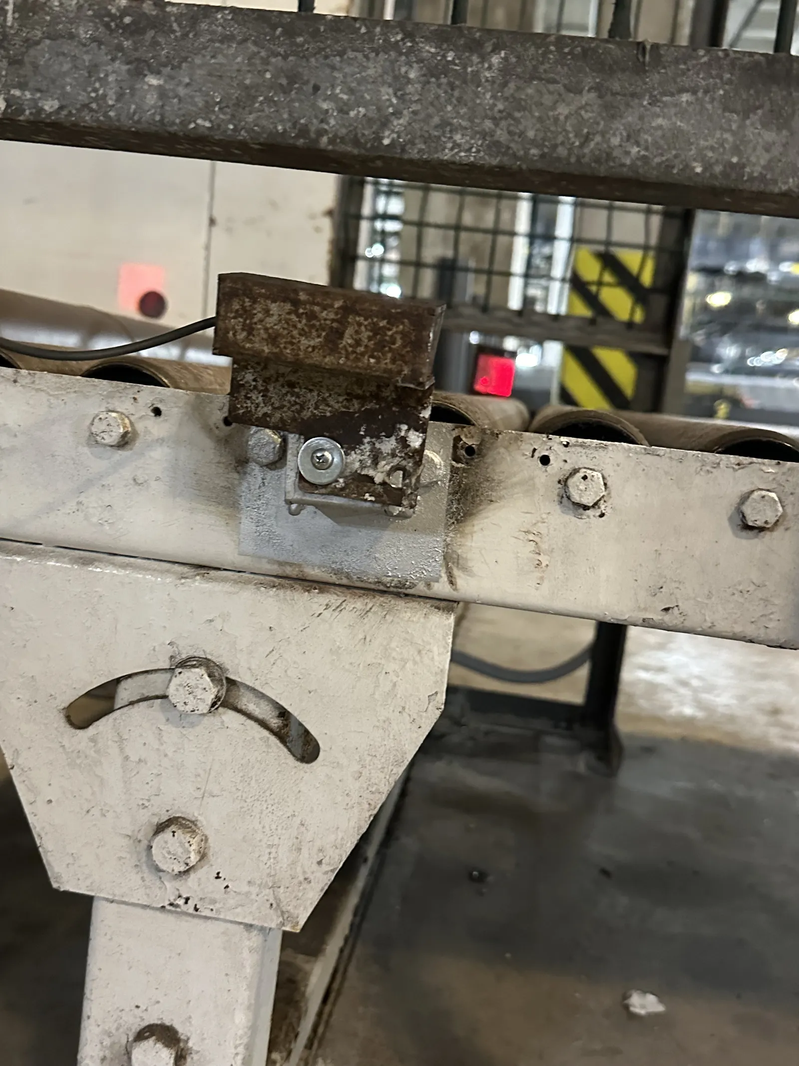 Bancada para escáner de seguridad en el aeropuerto de Menorca - imagen 8