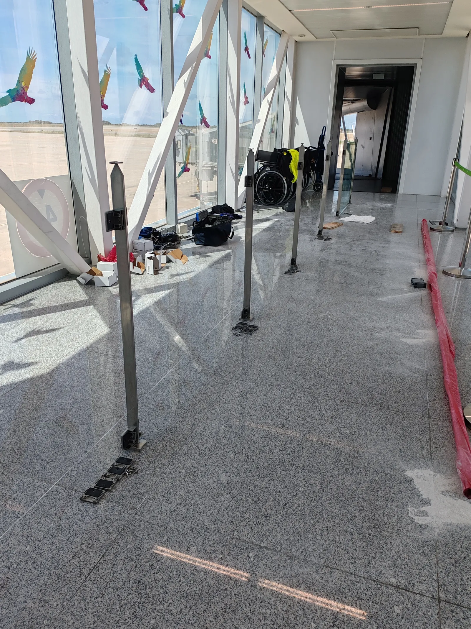 Barandilla de Acero Inoxidable y Vidrio Templado en el Aeropuerto de Maó - imagen 3