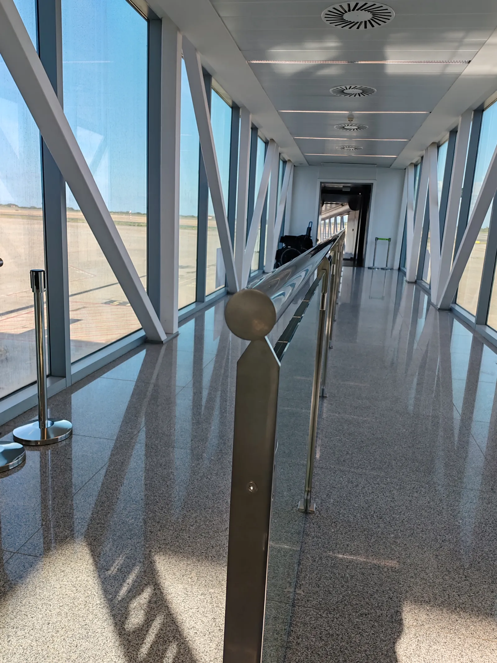Barandilla de Acero Inoxidable y Vidrio Templado en el Aeropuerto de Maó - imagen 21