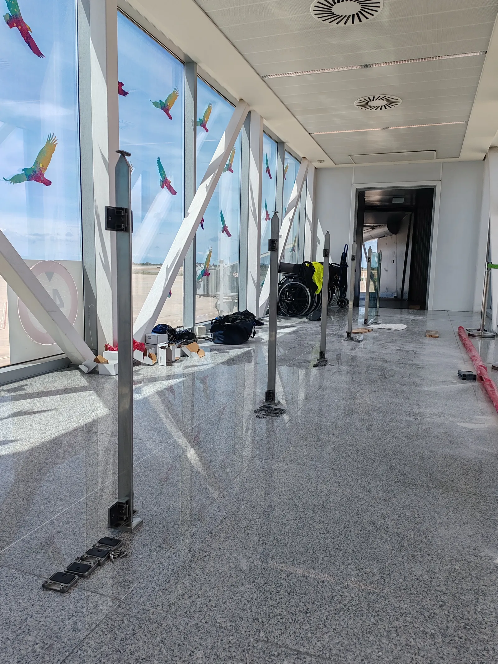 Barandilla de Acero Inoxidable y Vidrio Templado en el Aeropuerto de Maó - imagen 9