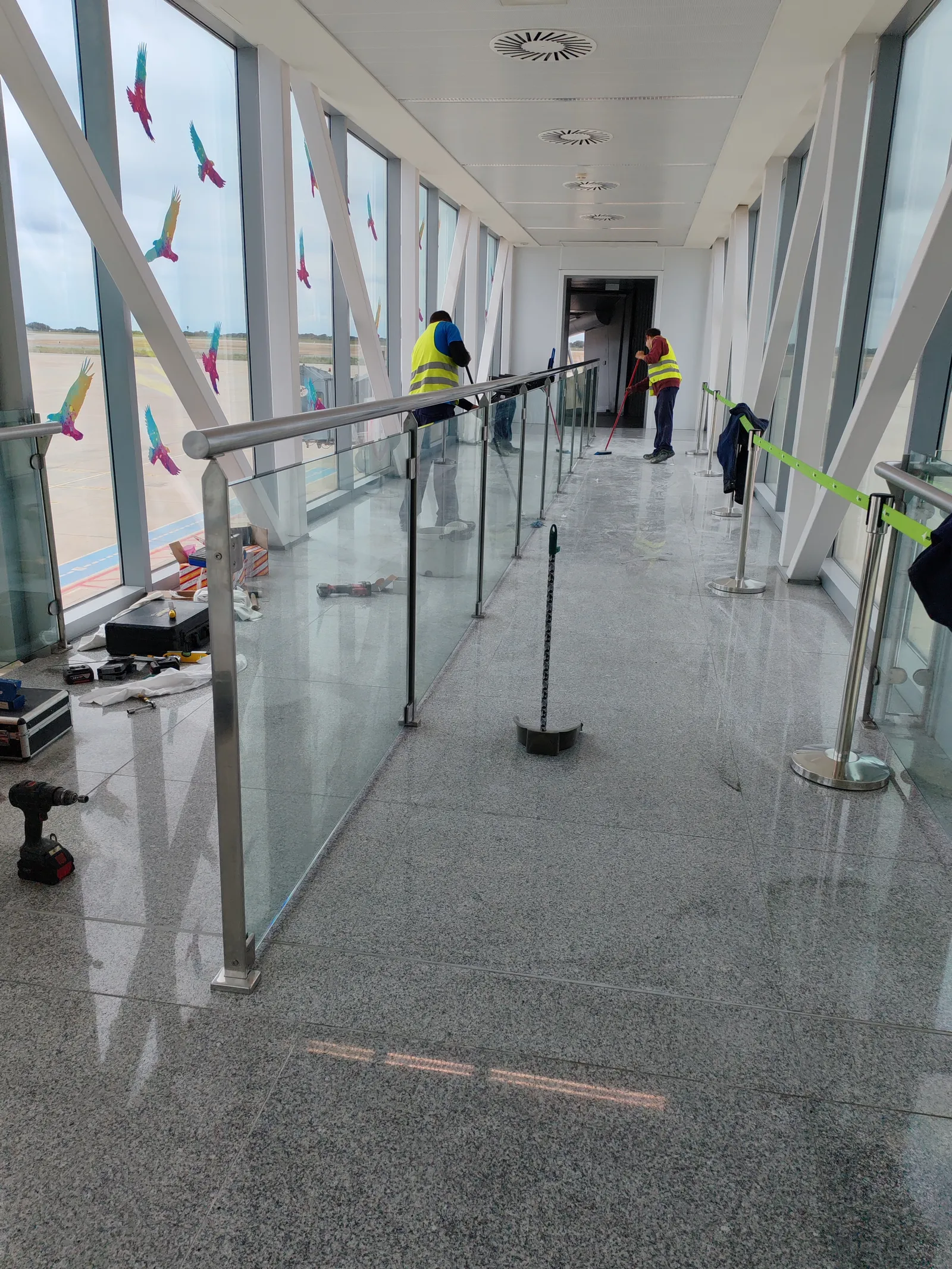Barandilla de Acero Inoxidable y Vidrio Templado en el Aeropuerto de Maó - imagen 10