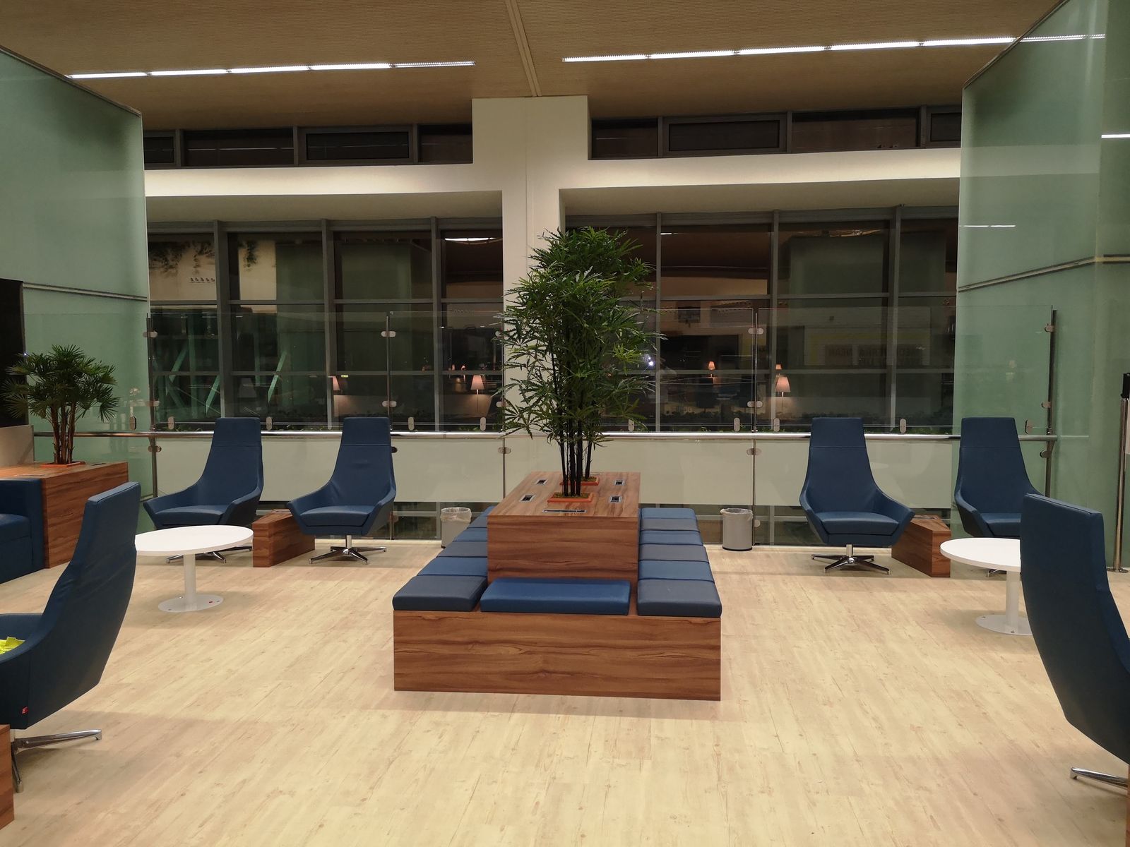 Barandillas de Vidrio y Acero Inoxidable en Sala VIP del Aeropuerto - imagen 5