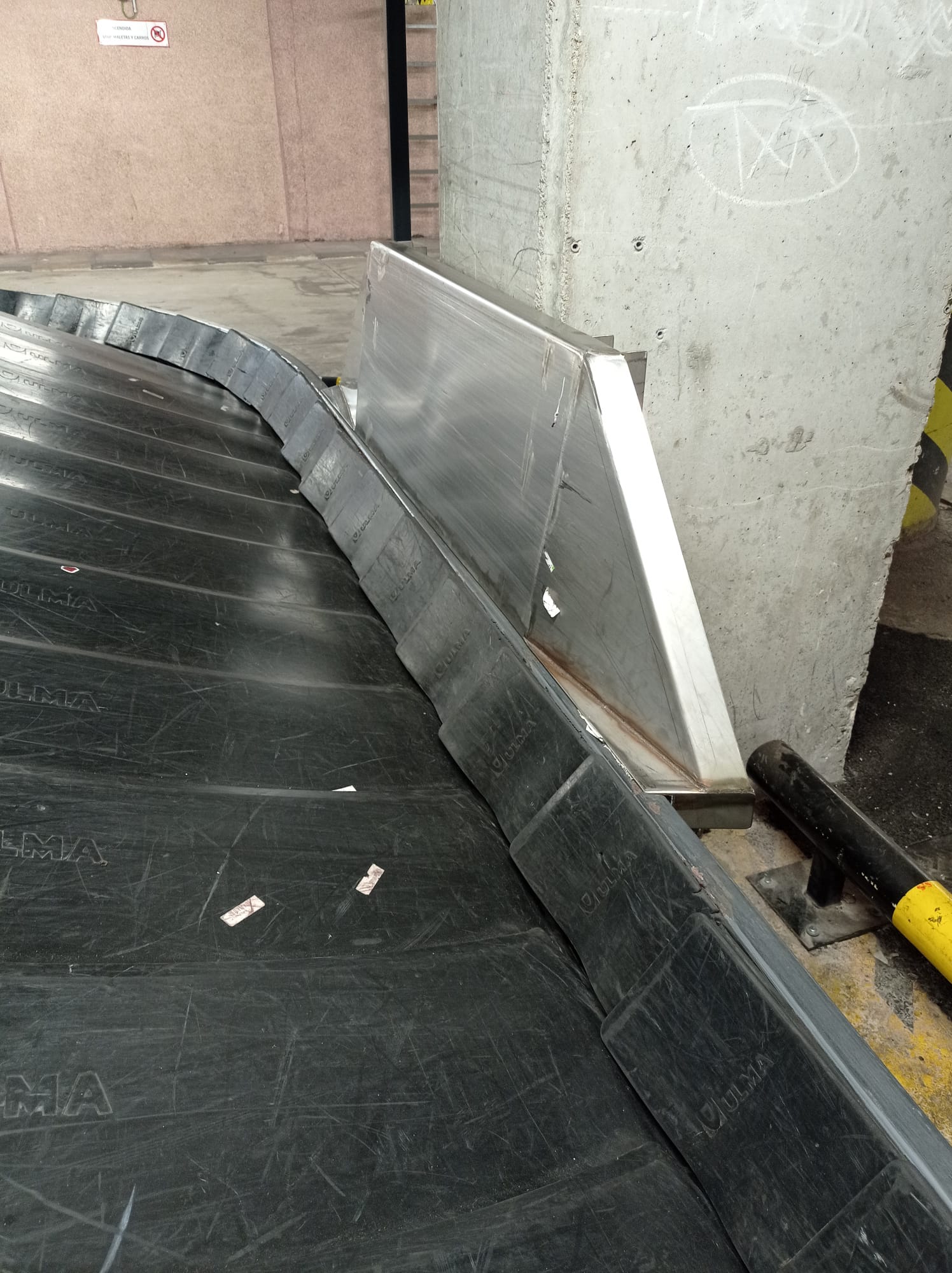 Barrera Antivuelco De Maletas Aeropuerto De Menorca - imagen 8