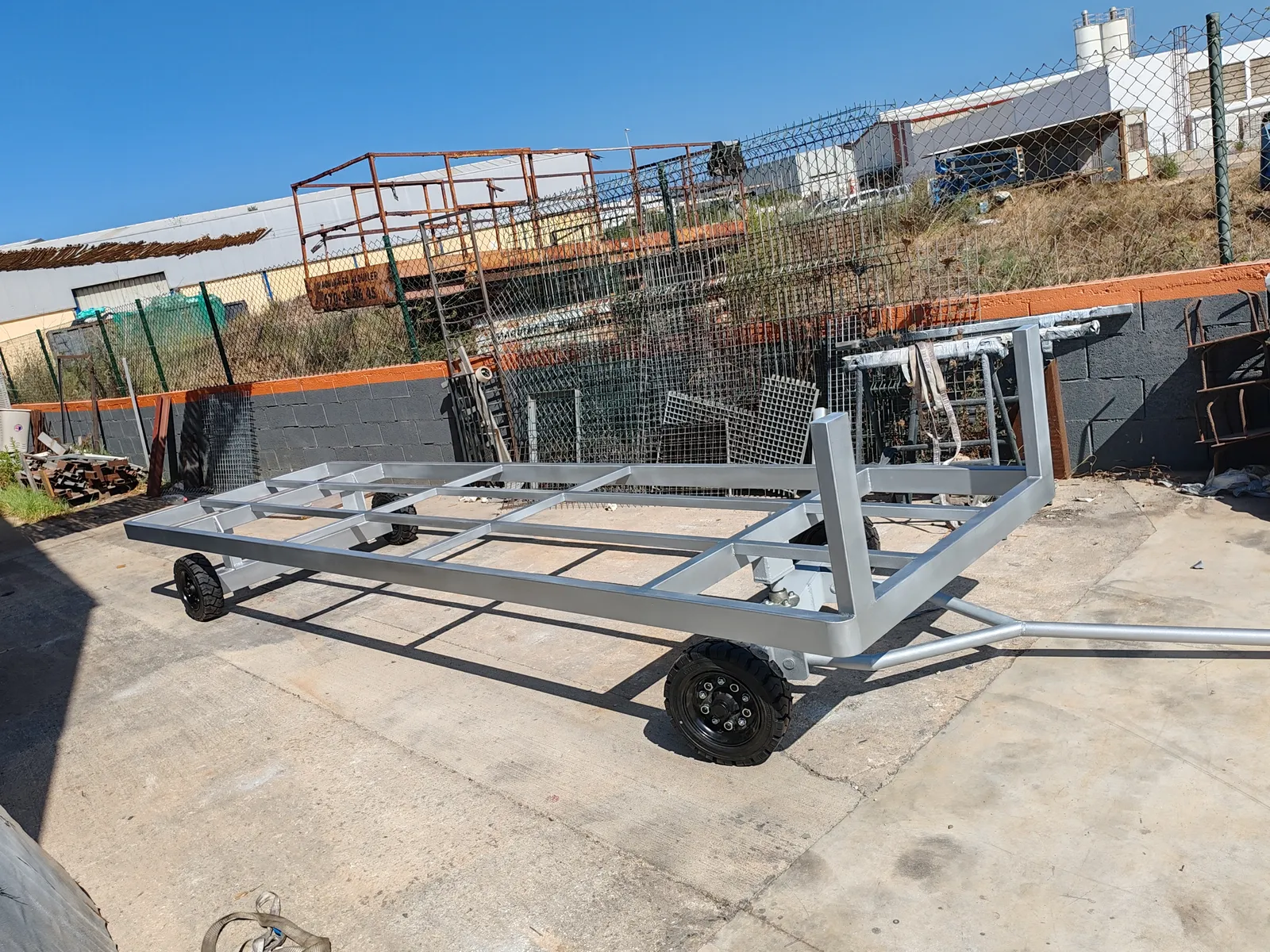 Carros especiales para mangueras de hidrocarburo, para Exolum Mahón y Palma en Mahón y Palma de Mallorca