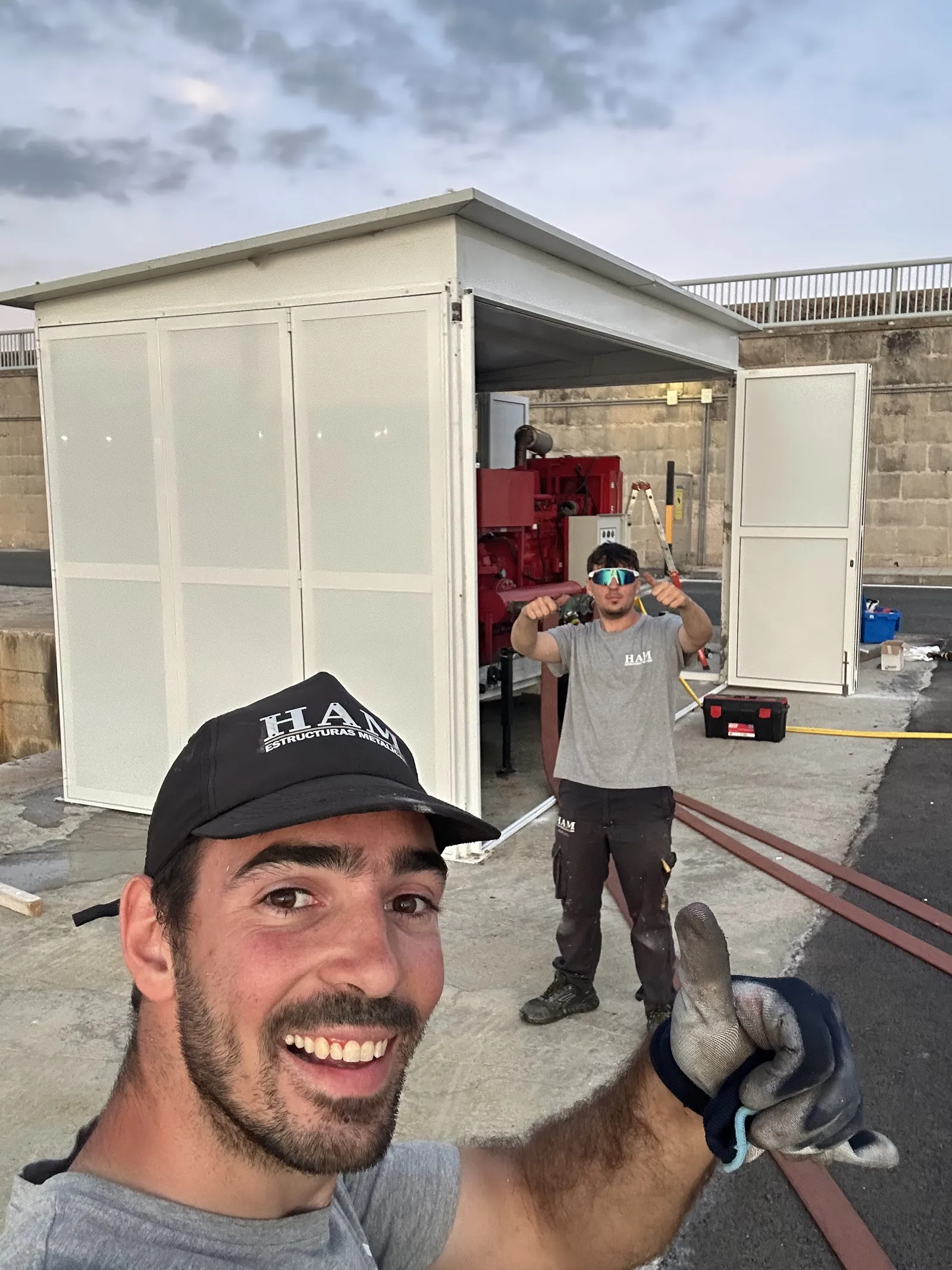 Caseta de acero inoxidable y cerramientos de aluminio para carro generador en Porto pi (palma de mallorca) para Exolum España - imagen 3