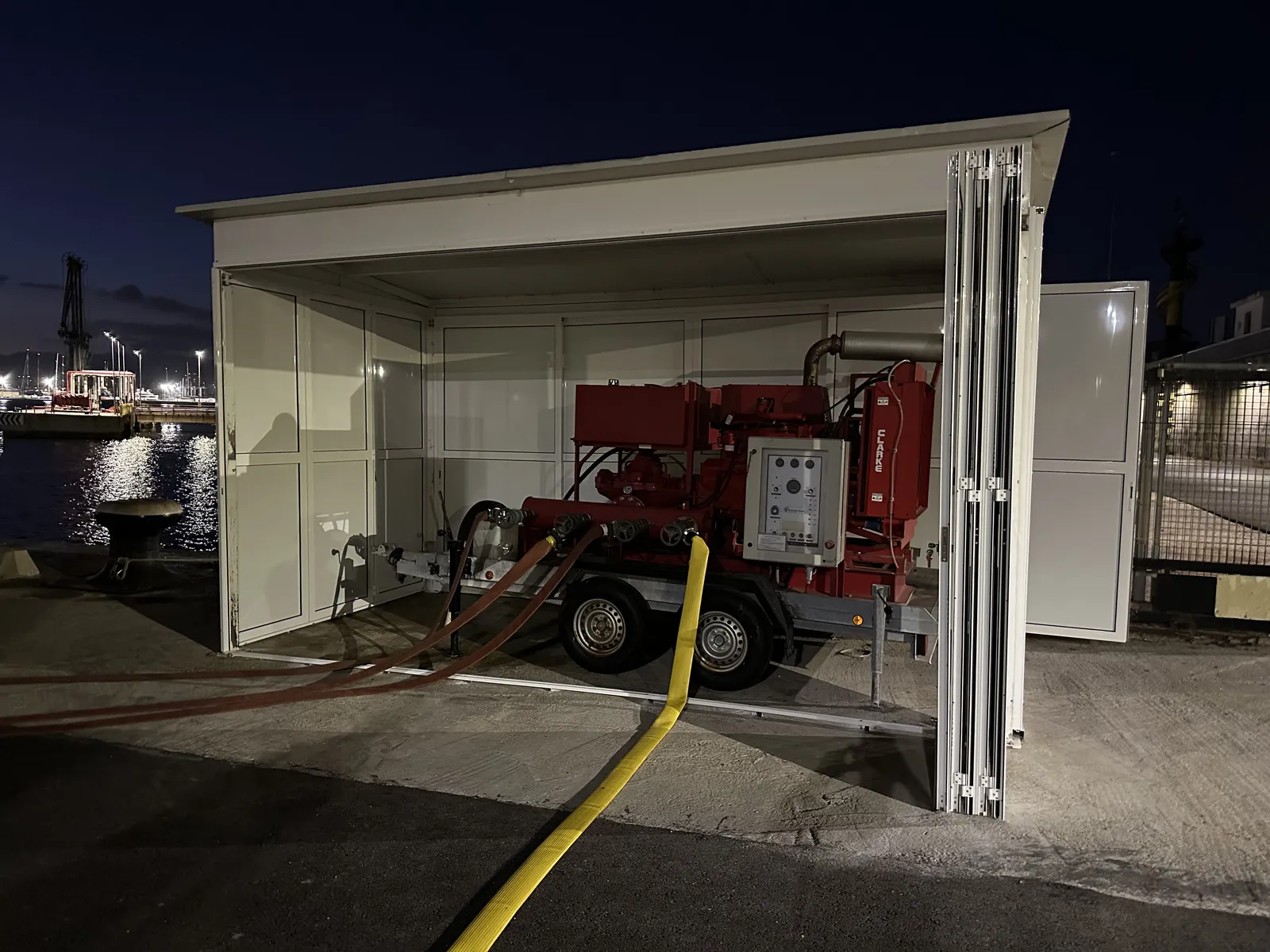 Caseta de acero inoxidable y cerramientos de aluminio para carro generador en Porto pi (palma de mallorca) para Exolum España - imagen 8