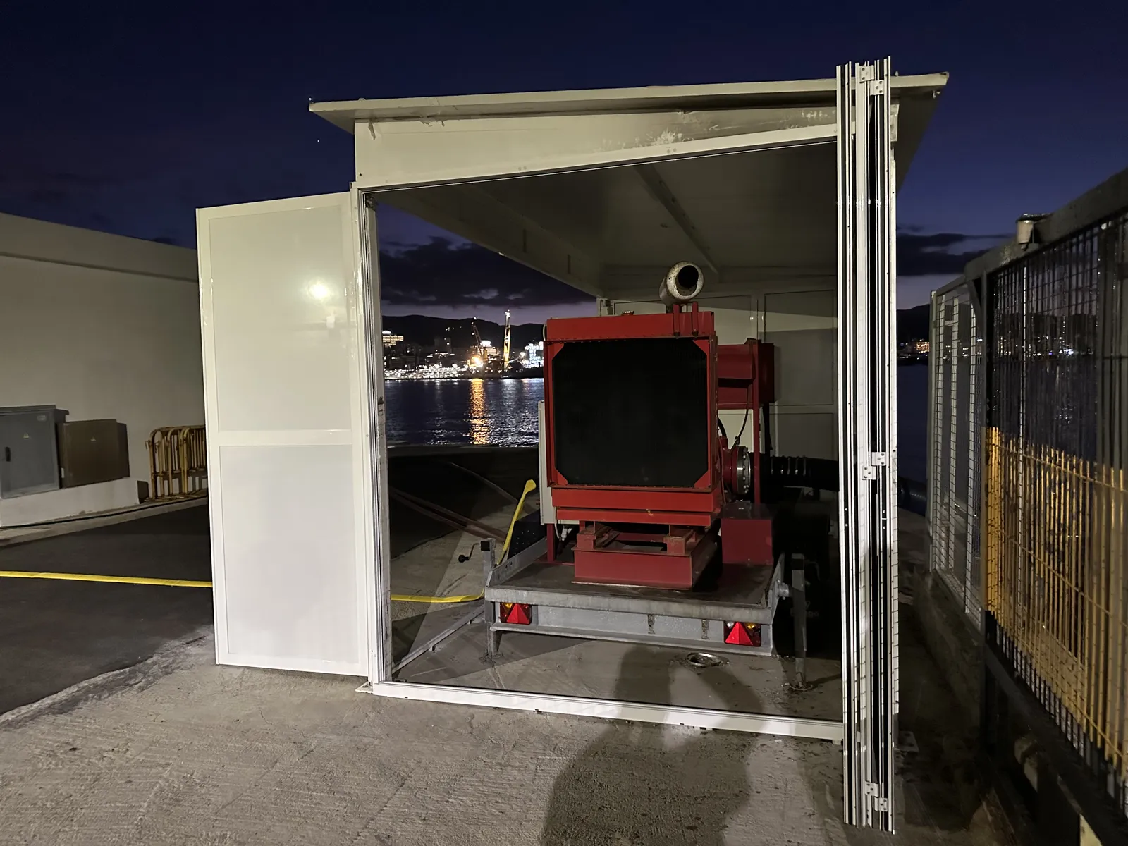 Caseta de acero inoxidable y cerramientos de aluminio para carro generador en Porto pi (palma de mallorca) para Exolum España - imagen 9