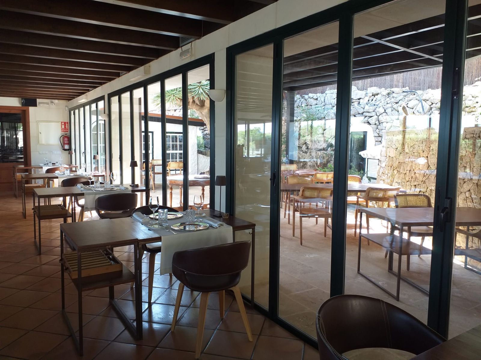 Cerramientos de Cristal y Persianas Mallorquinas de Aluminio en Menorca