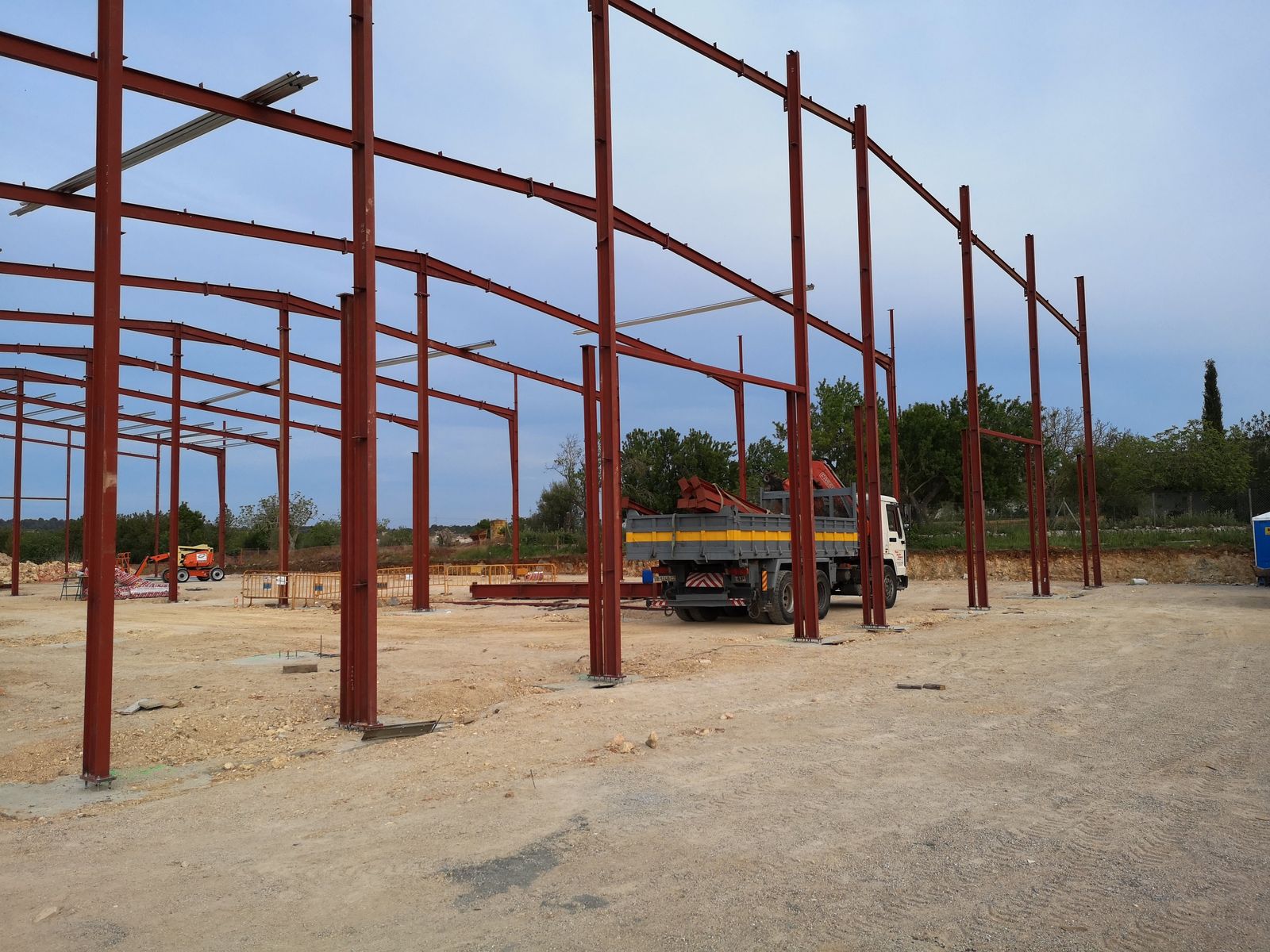 Construcción de Nave Industrial y Estructura Metálica en Petra - imagen 20