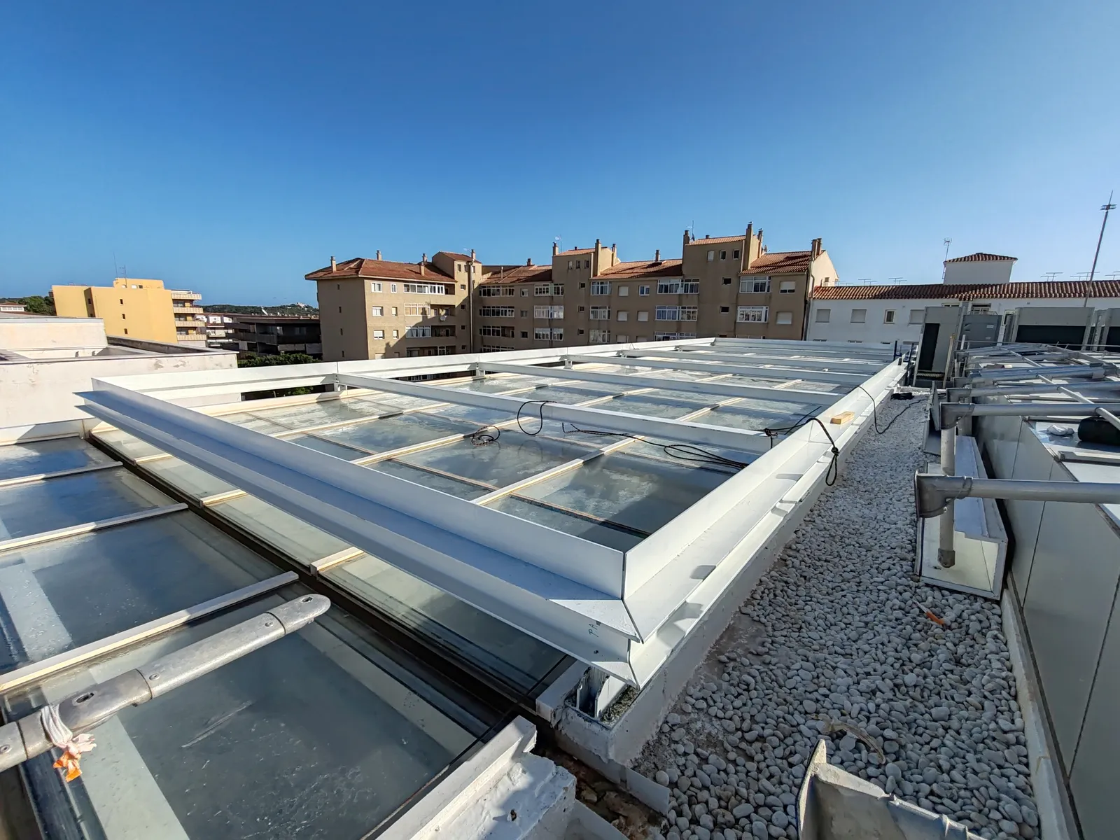 Estructura galvanizada para toldos en el Juzgado de Mahón en Mahón
