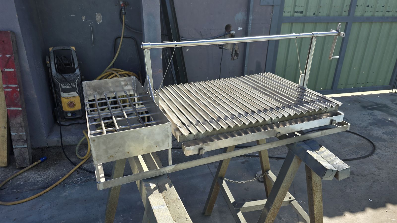 Fabricación a Medida de Barbacoa de Acero Inoxidable en Menorca (Taller)