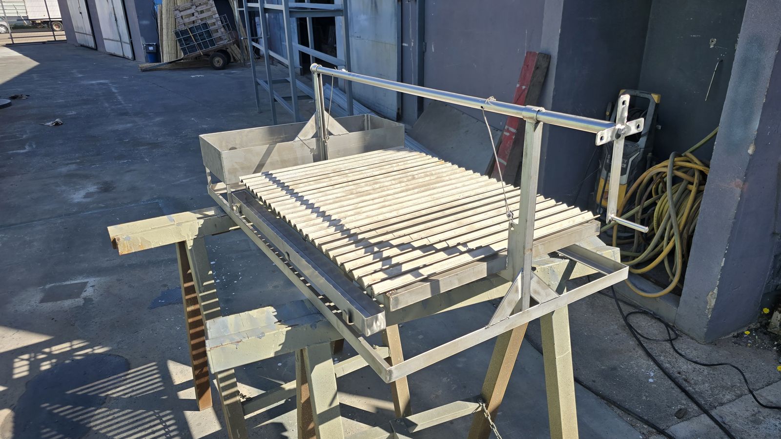 Fabricación a Medida de Barbacoa de Acero Inoxidable - imagen 2