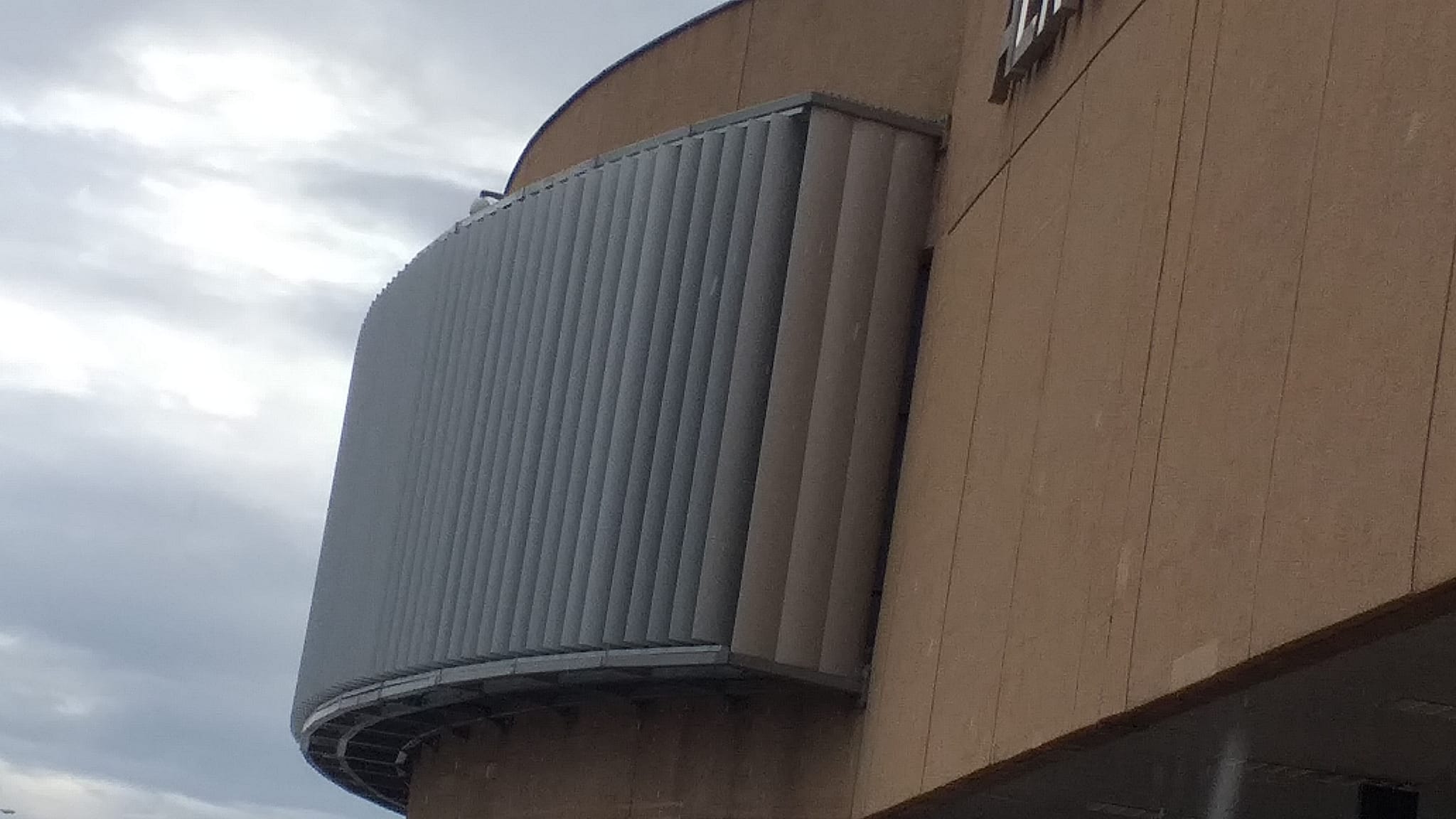 Fachada Solar Con Estructura Metalica En Aeropuerto De Mahon - imagen 8