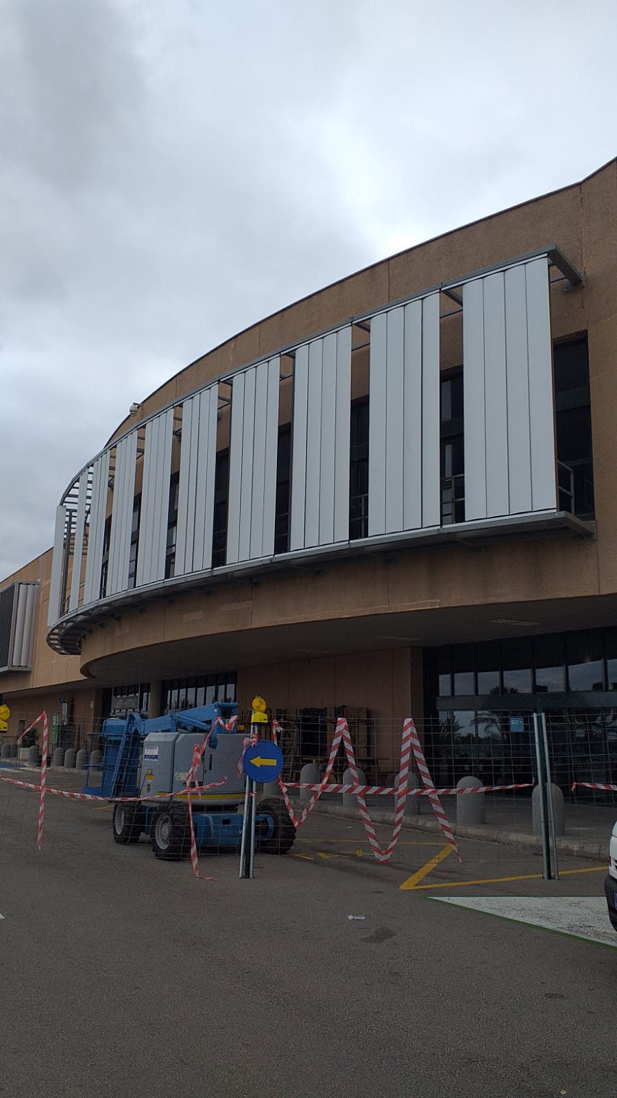Fachada Solar Con Estructura Metalica En Aeropuerto De Mahon - imagen 10