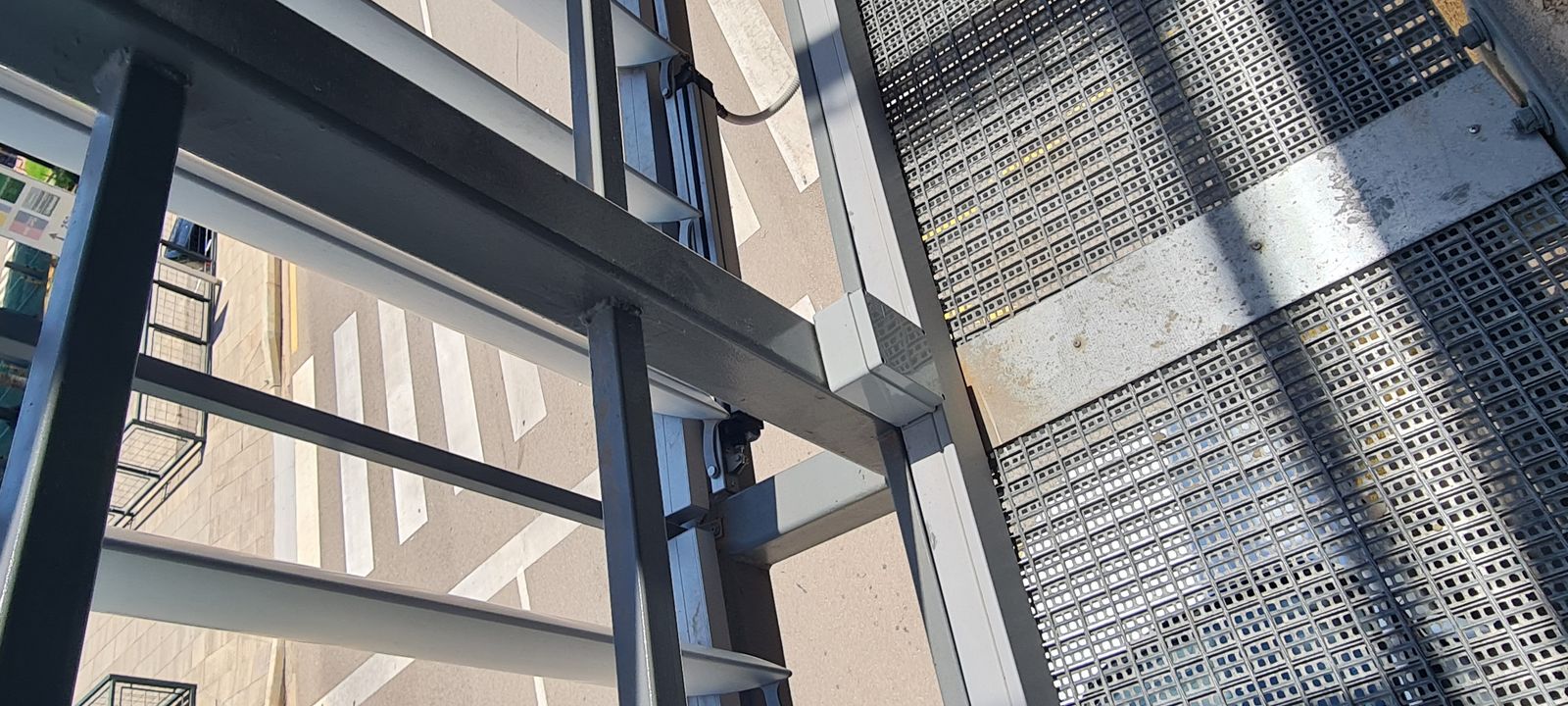 Fachada Solar Con Estructura Metalica En Aeropuerto De Mahon - imagen 33