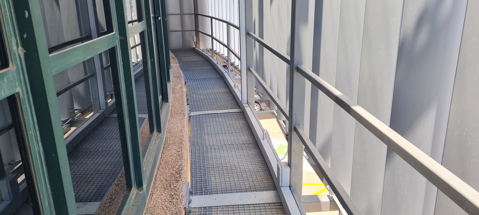 Fachada Solar Con Estructura Metalica En Aeropuerto De Mahon - imagen 36