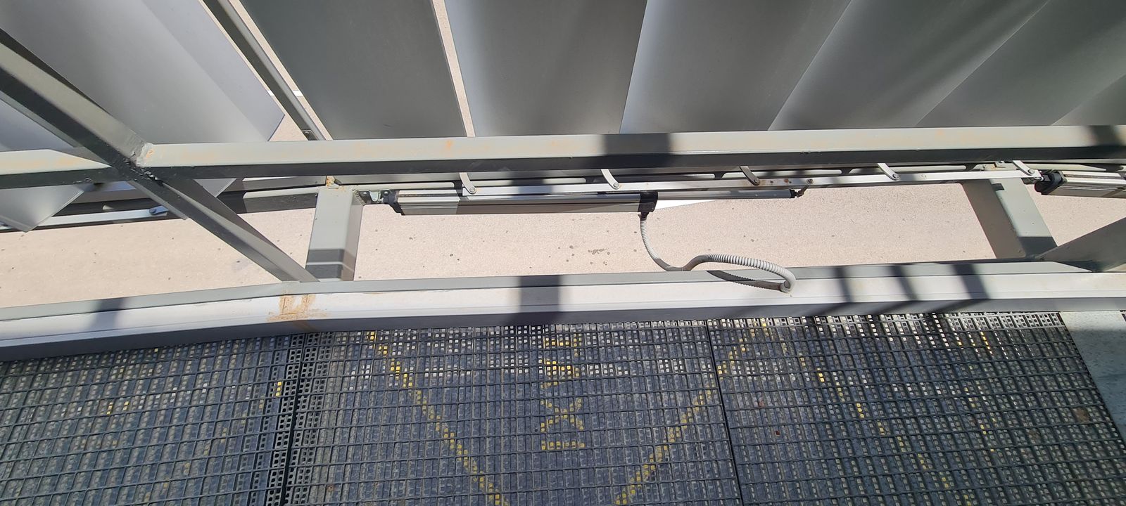 Fachada Solar Con Estructura Metalica En Aeropuerto De Mahon - imagen 30