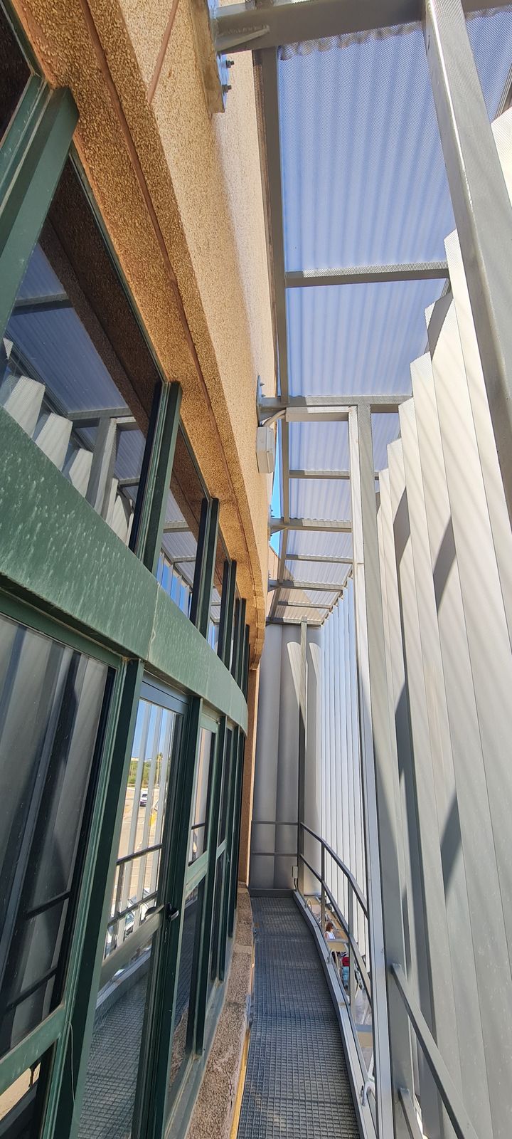 Fachada Solar Con Estructura Metalica En Aeropuerto De Mahon - imagen 31