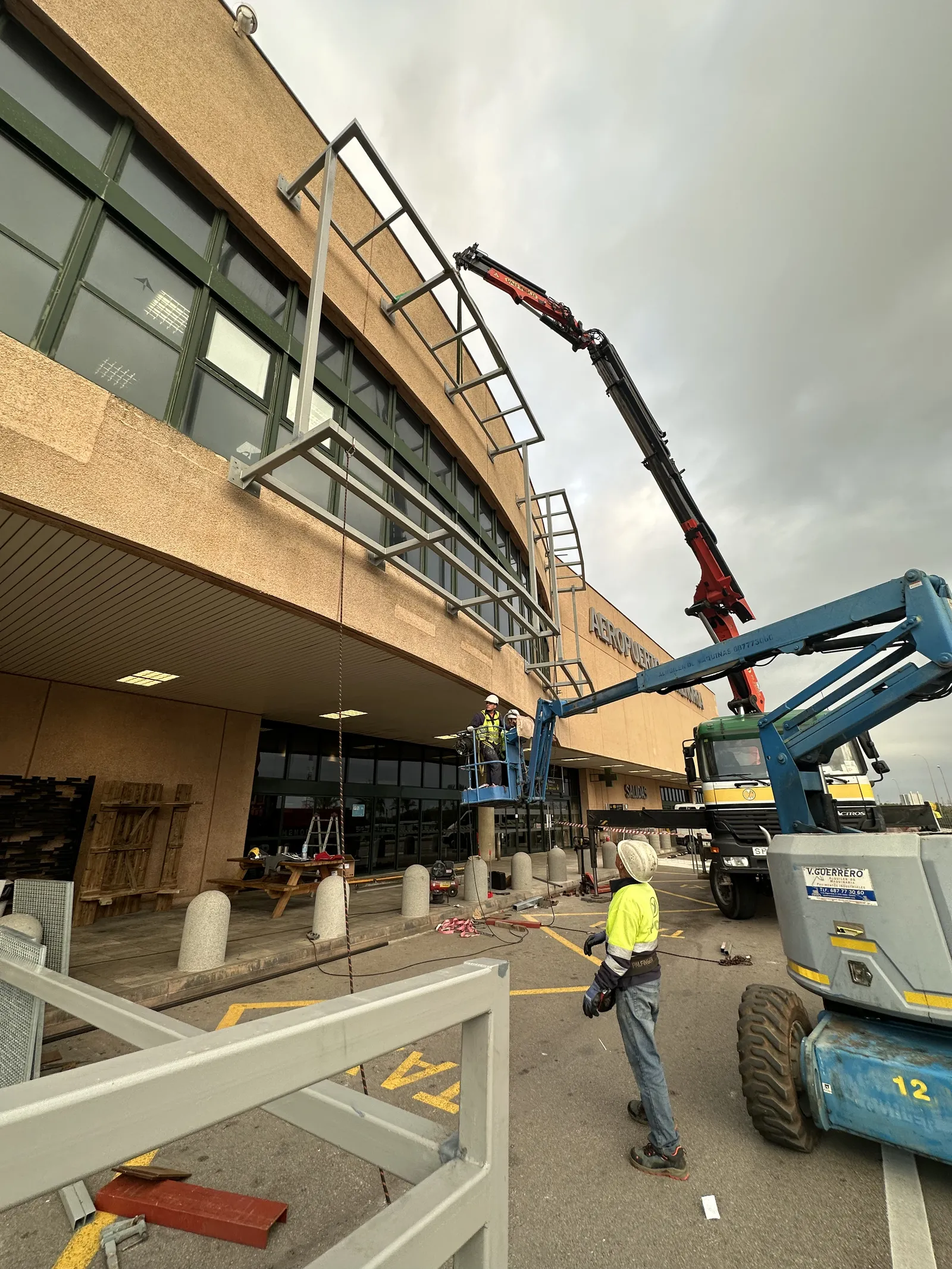 Fachada Solar Con Estructura Metalica En Aeropuerto De Mahon - imagen 22