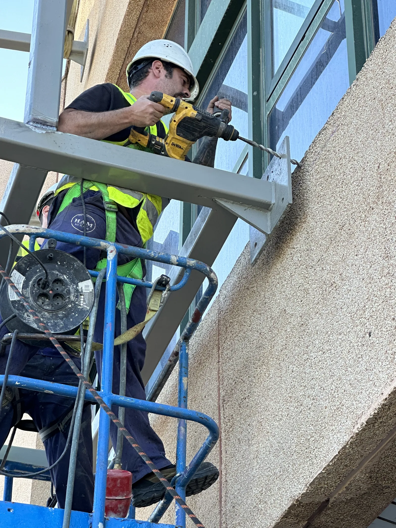 Fachada Solar Con Estructura Metalica En Aeropuerto De Mahon - imagen 13