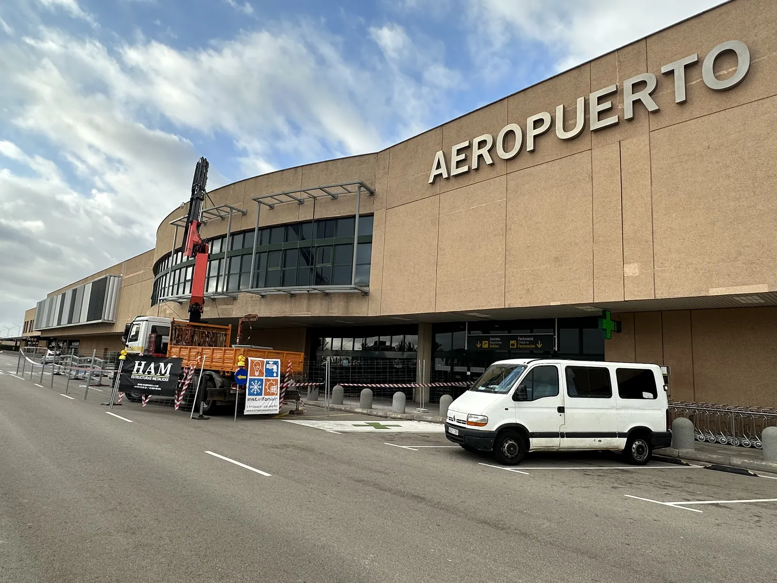 Fachada Solar Con Estructura Metalica En Aeropuerto De Mahon - imagen 16