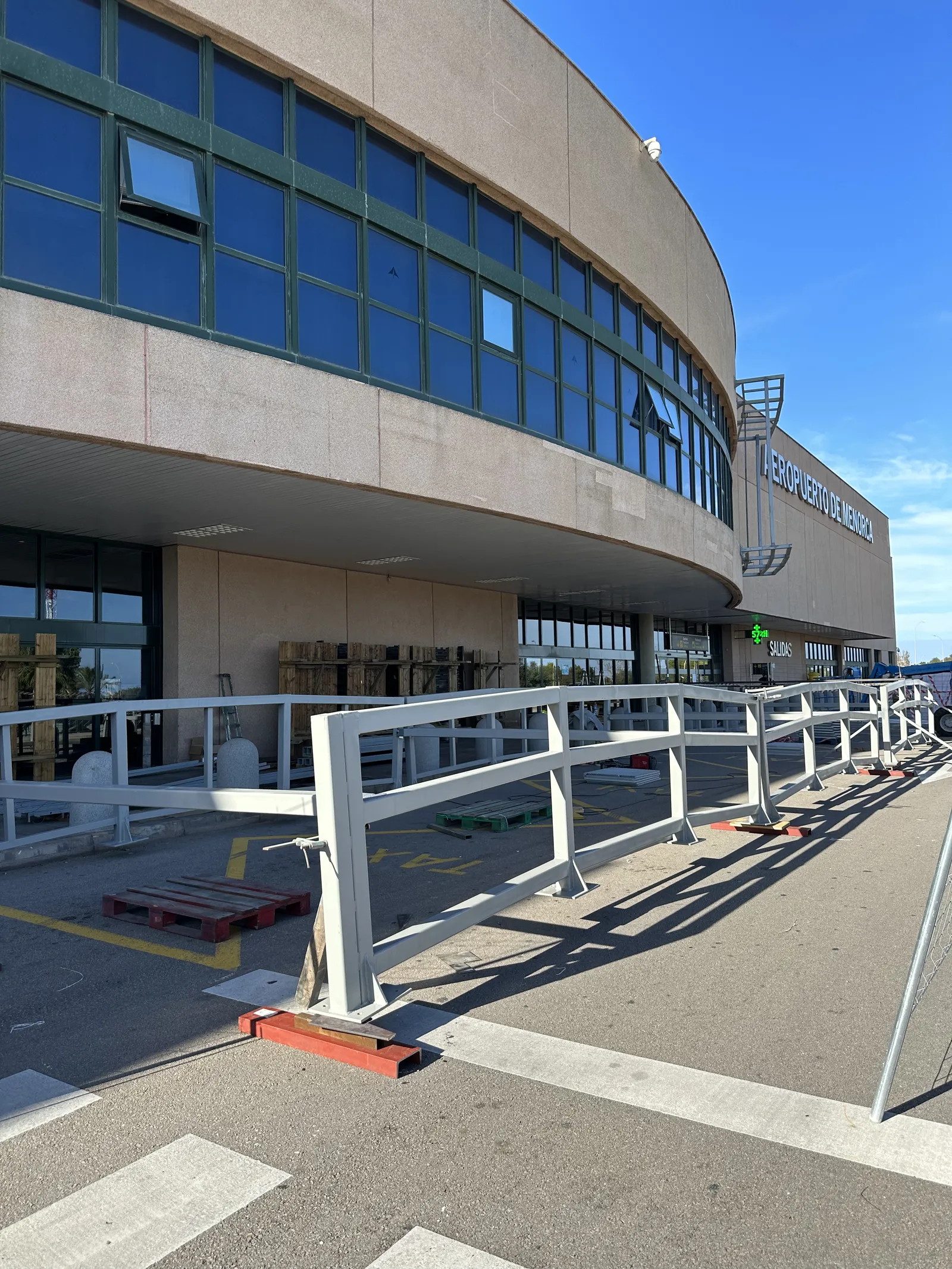Fachada Solar Con Estructura Metalica En Aeropuerto De Mahon - imagen 20