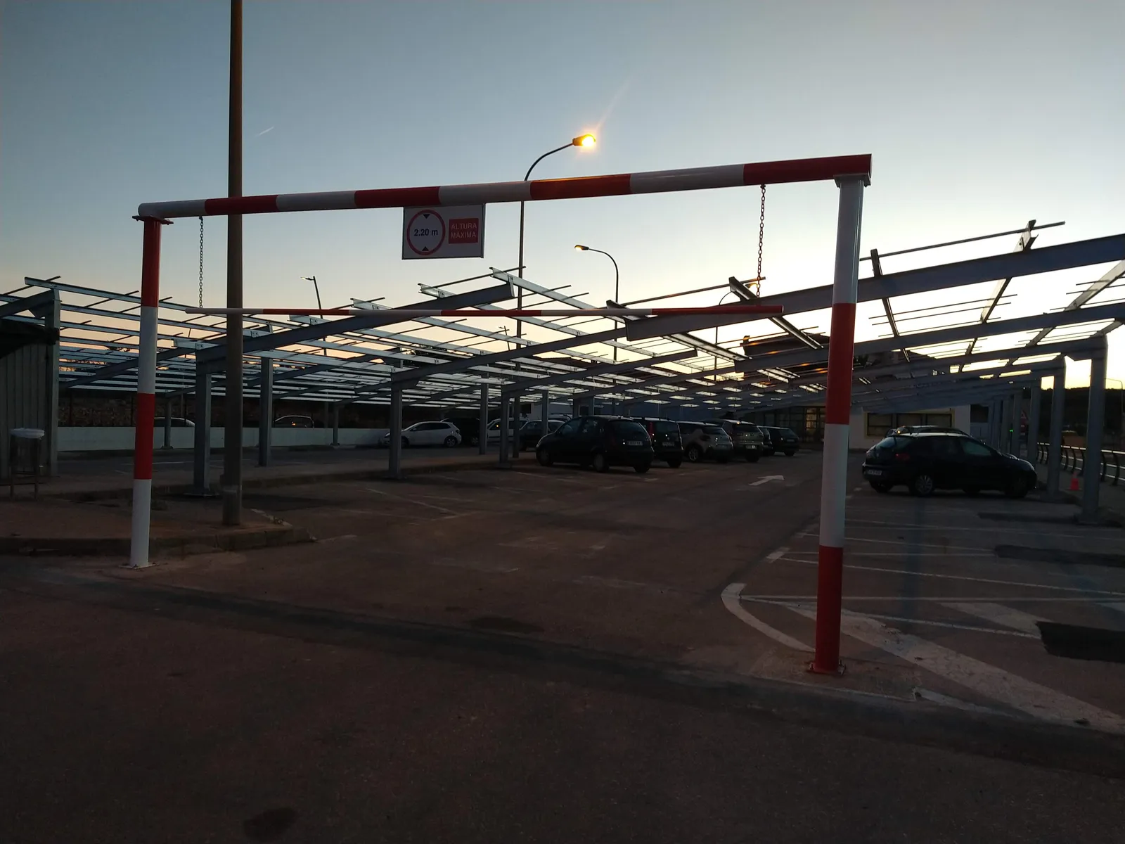 Galibo de paso para parking Es castell en Menorca