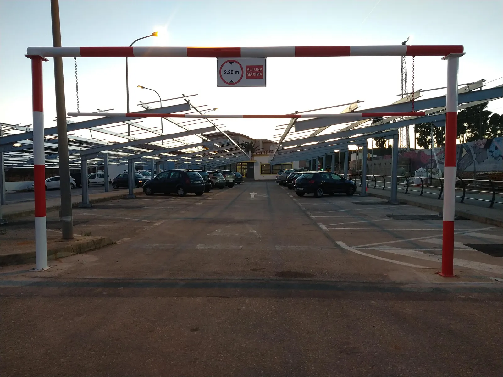 Galibo de paso para parking Es castell - imagen 3