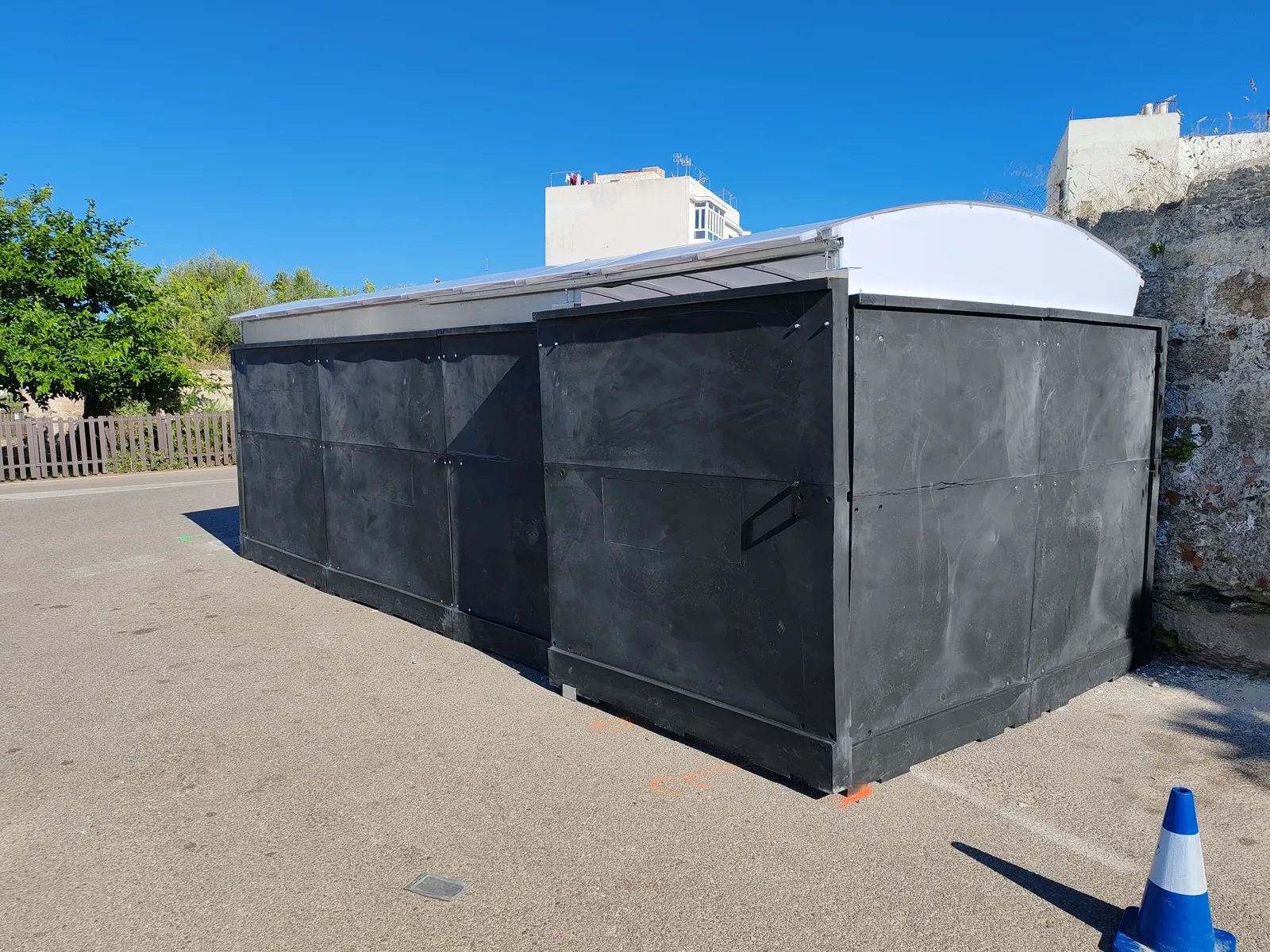Instalacion de caseta de residuos en todo Menorca. en Menorca