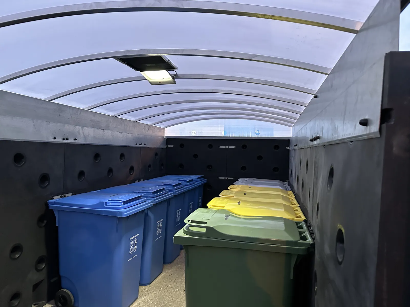 Instalacion de caseta de residuos en todo Menorca. - imagen 12