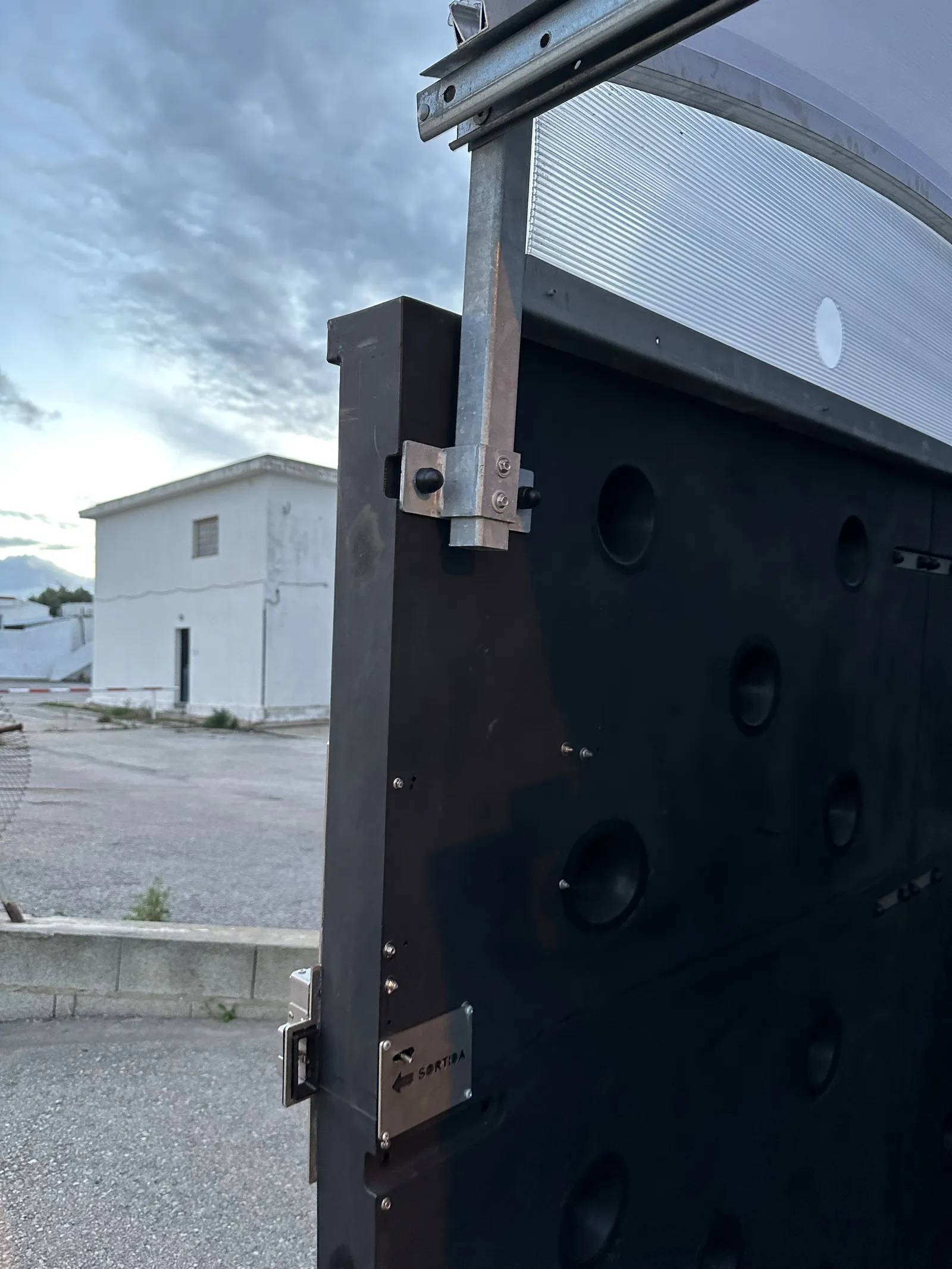 Instalacion de caseta de residuos en todo Menorca. - imagen 15
