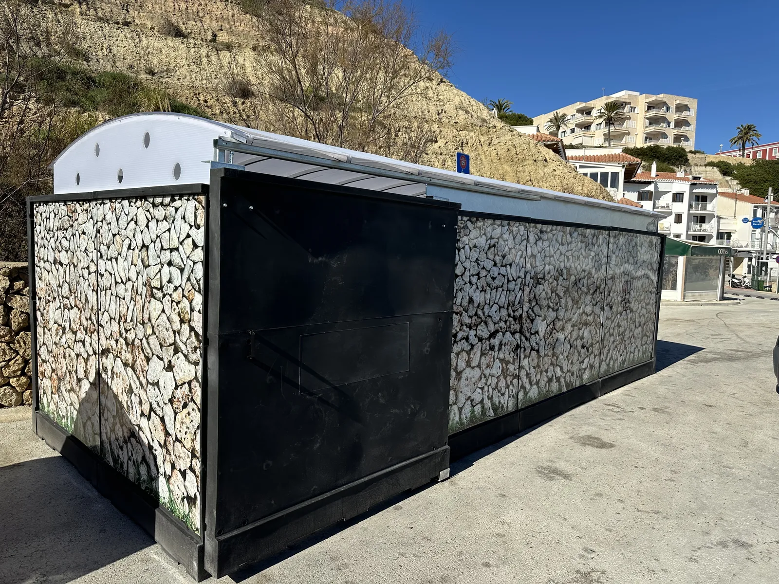 Instalacion de caseta de residuos en todo Menorca. - imagen 24