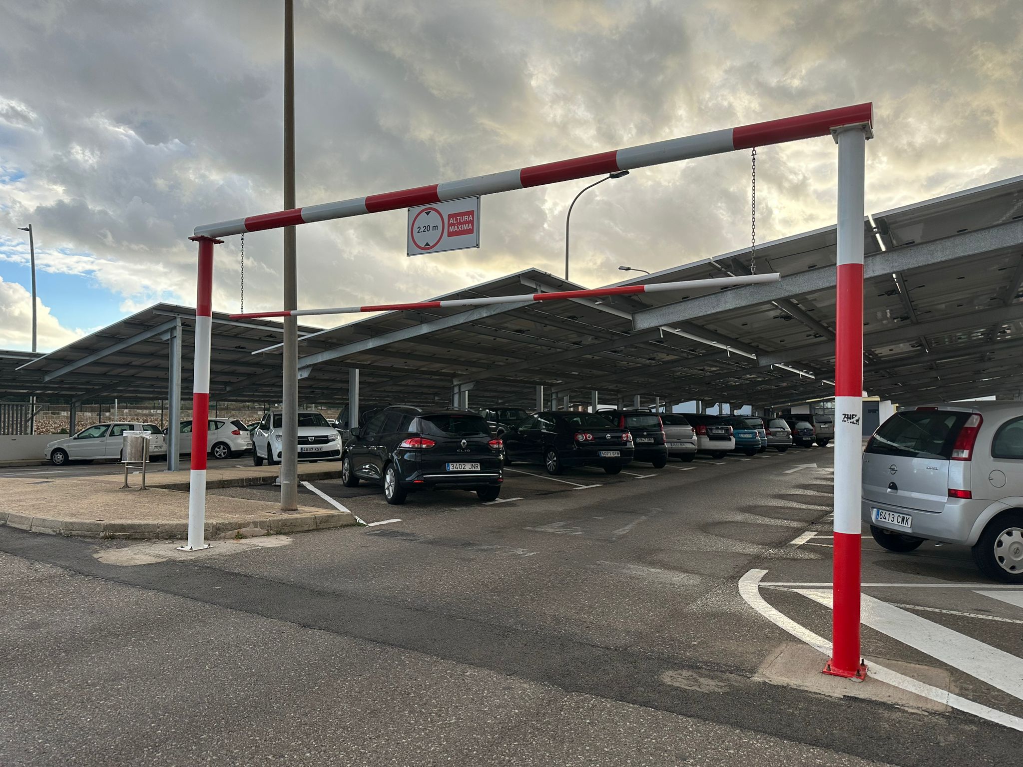 Instalacion De Galibo En Parking Polideportivo Es Castell - imagen 2