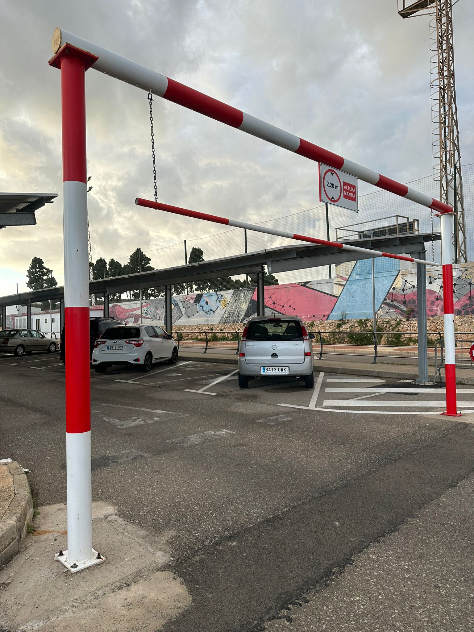 Instalacion De Galibo En Parking Polideportivo Es Castell - imagen 3