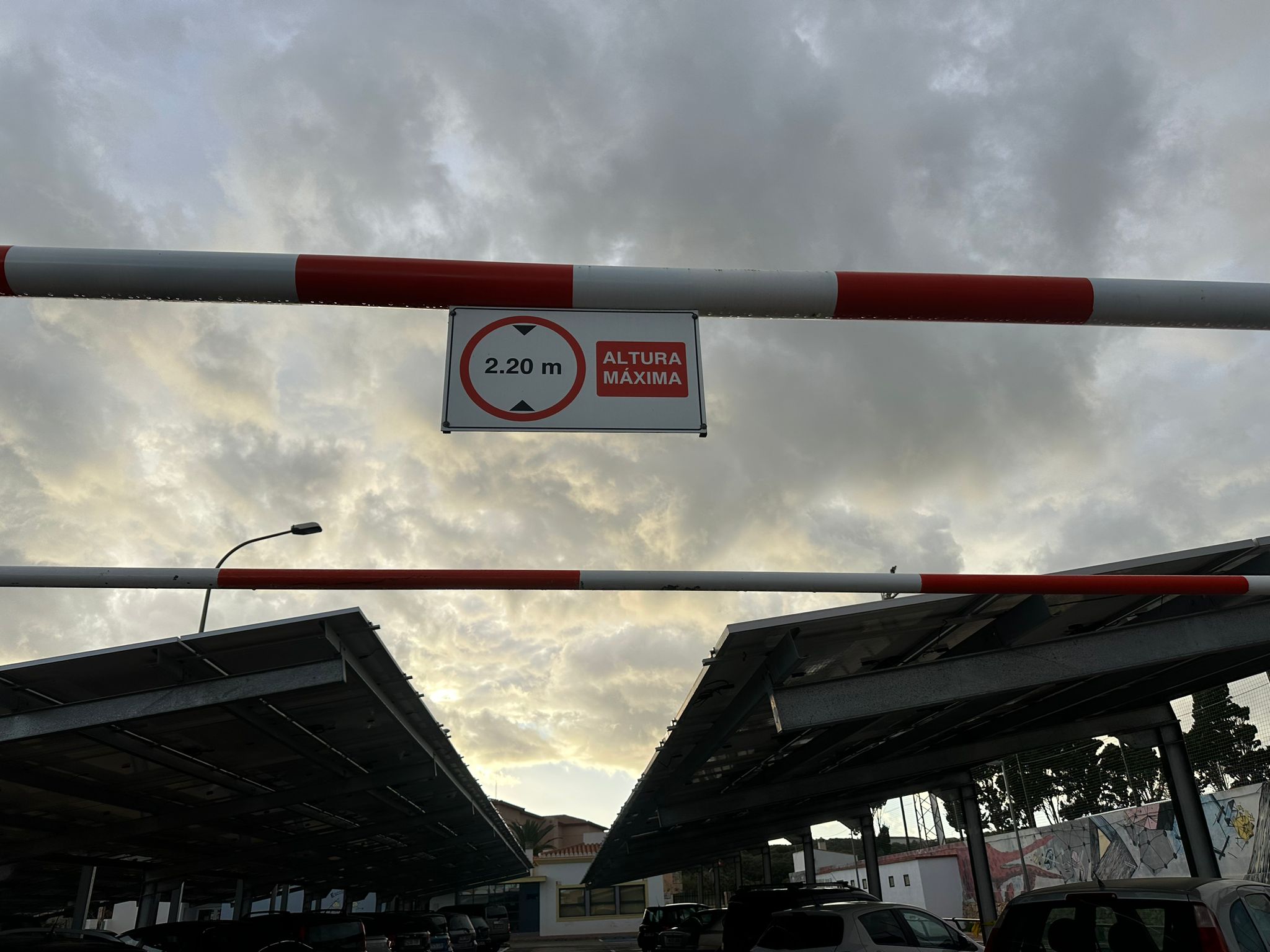 Instalacion De Galibo En Parking Polideportivo Es Castell - imagen 4
