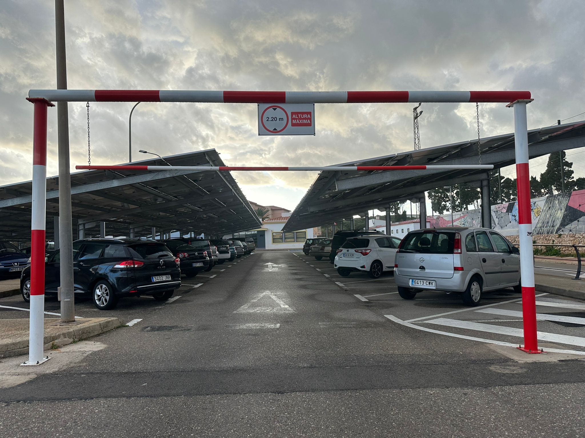Instalacion De Galibo En Parking Polideportivo Es Castell - imagen 7