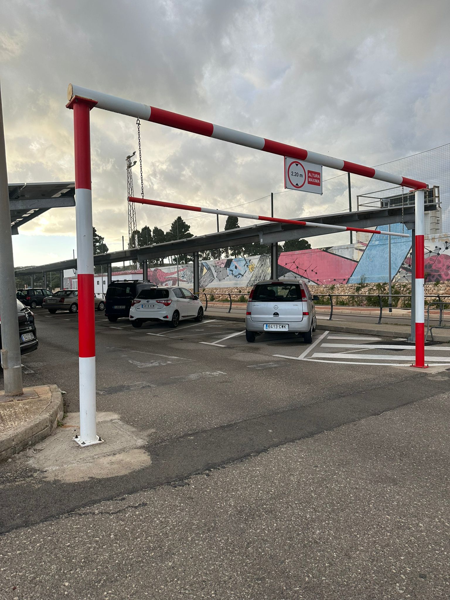 Instalacion De Galibo En Parking Polideportivo Es Castell - imagen 8