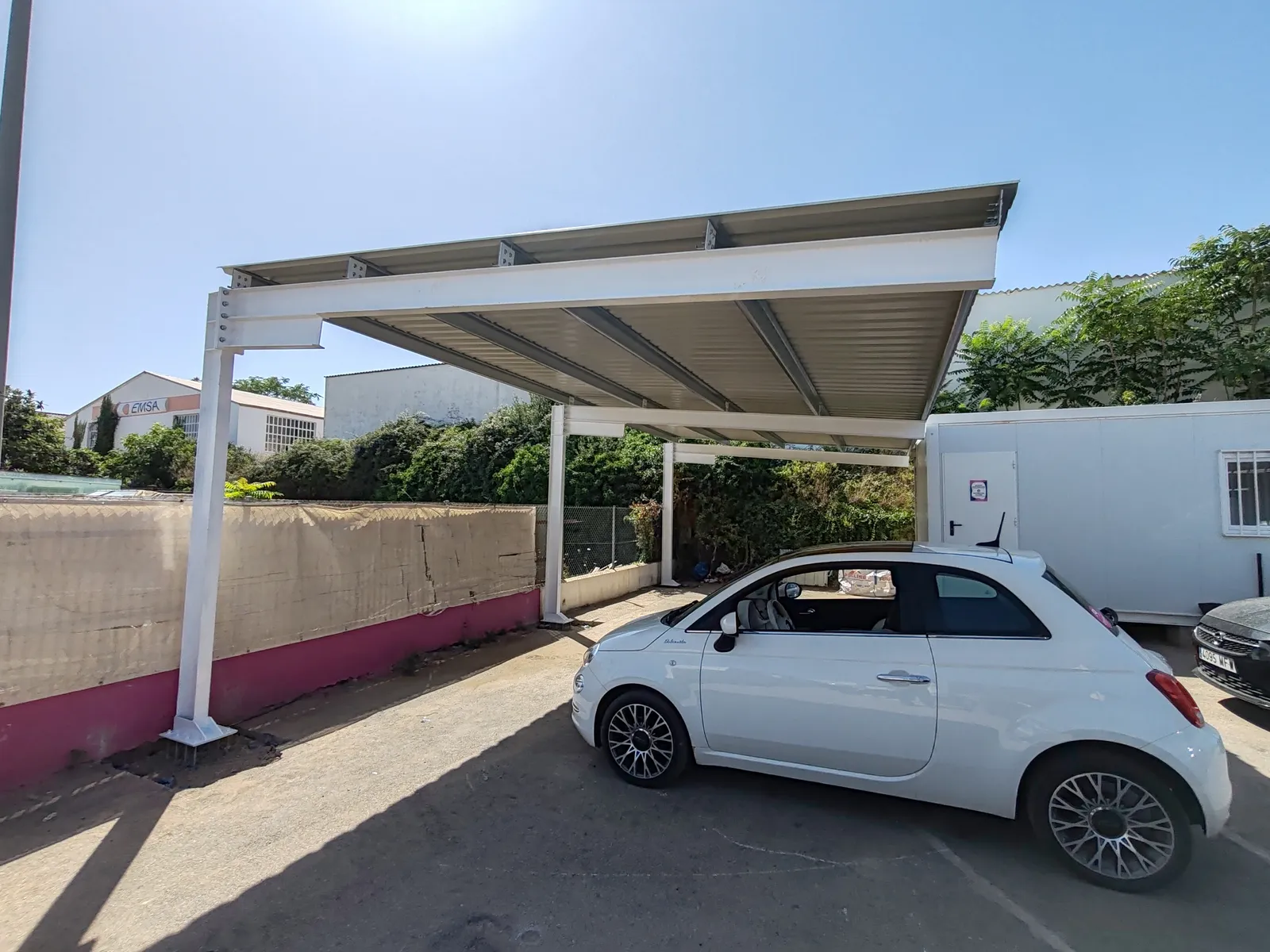 Marquesina para parking de coches en Click Rent Menorca. en Menorca