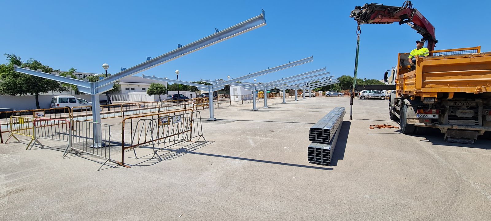 Marquesinas Metálicas para Parking Público en Sant Lluís en Sant Lluís