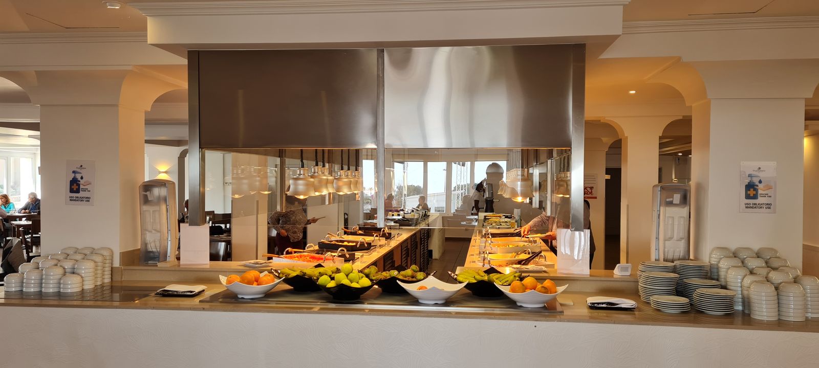 Mueble buffet de acero inoxidable en el hotel Minura Sur Menorca, Splash - imagen 2