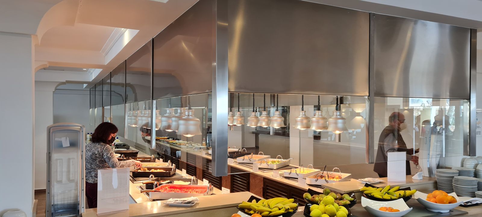 Mueble buffet de acero inoxidable en el hotel Minura Sur Menorca, Splash - imagen 3