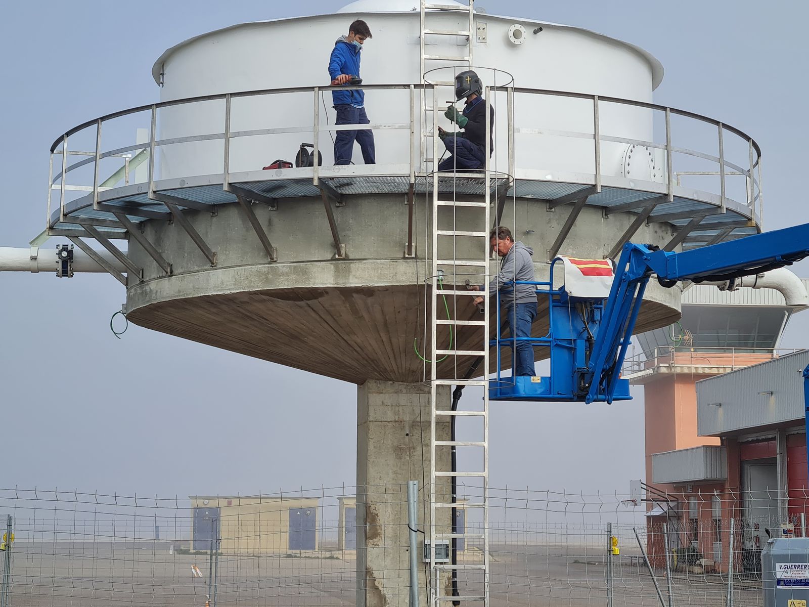 Pasarela Técnica y Barandilla en Depósito de Agua de Maó - imagen 2