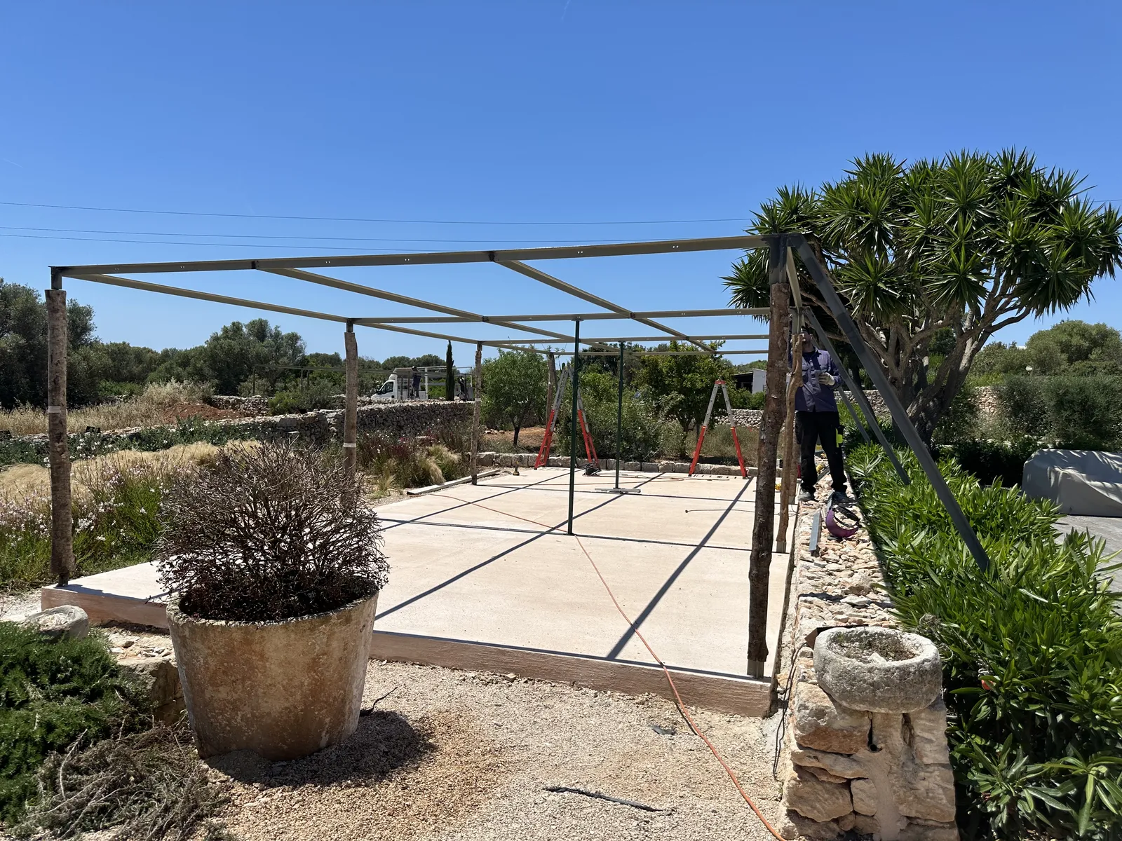 Pérgola Rústica de Madera de Ullastre y Metal con Cañizo - imagen 22