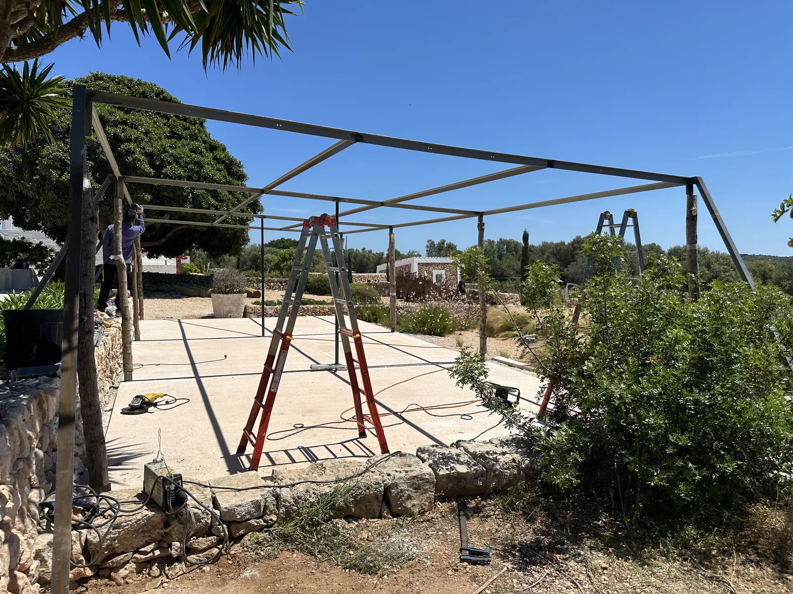 Pérgola Rústica de Madera de Ullastre y Metal con Cañizo - imagen 23