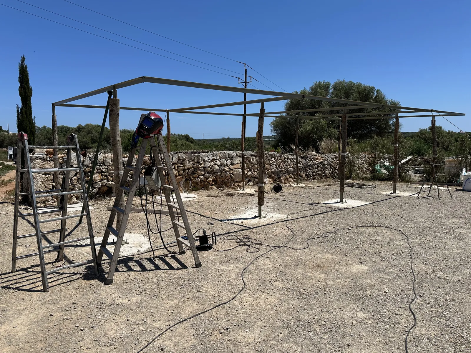 Pérgola Rústica de Madera de Ullastre y Metal con Cañizo - imagen 27