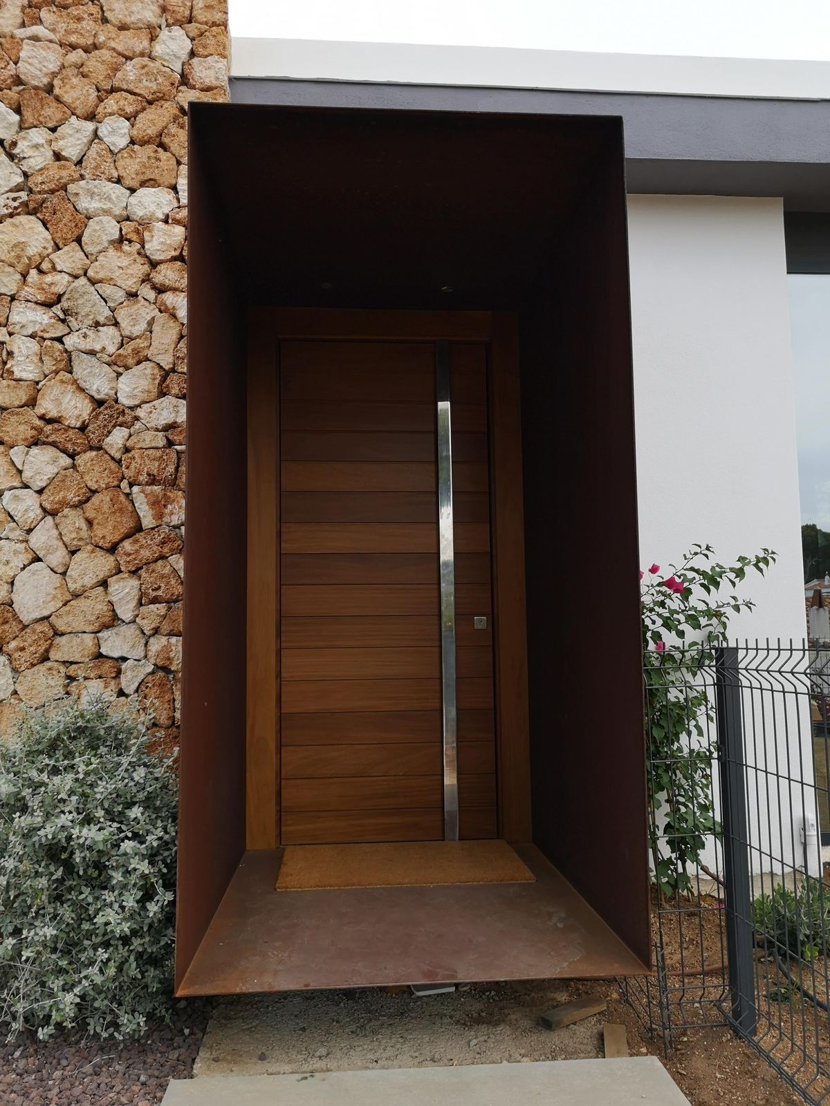 Portal Moderno en Acero Corten Oxidado en Son Parc - imagen 2
