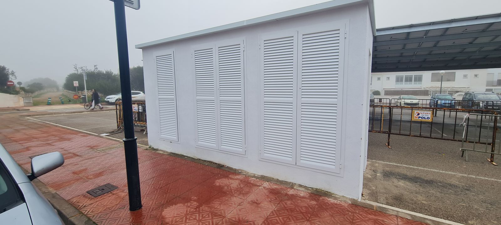 Puertas Mallorquinas de Aluminio Blanco en Sant Lluís en Sant Lluís