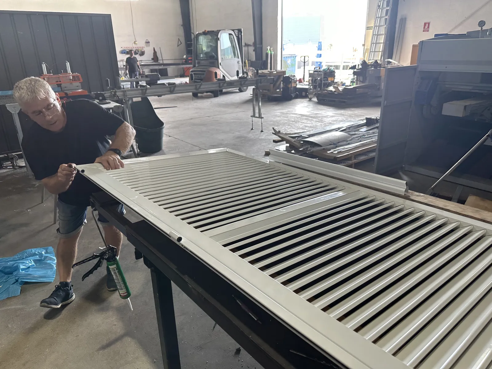 Puertas Mallorquinas de Aluminio Blanco en Sant Lluís - imagen 10